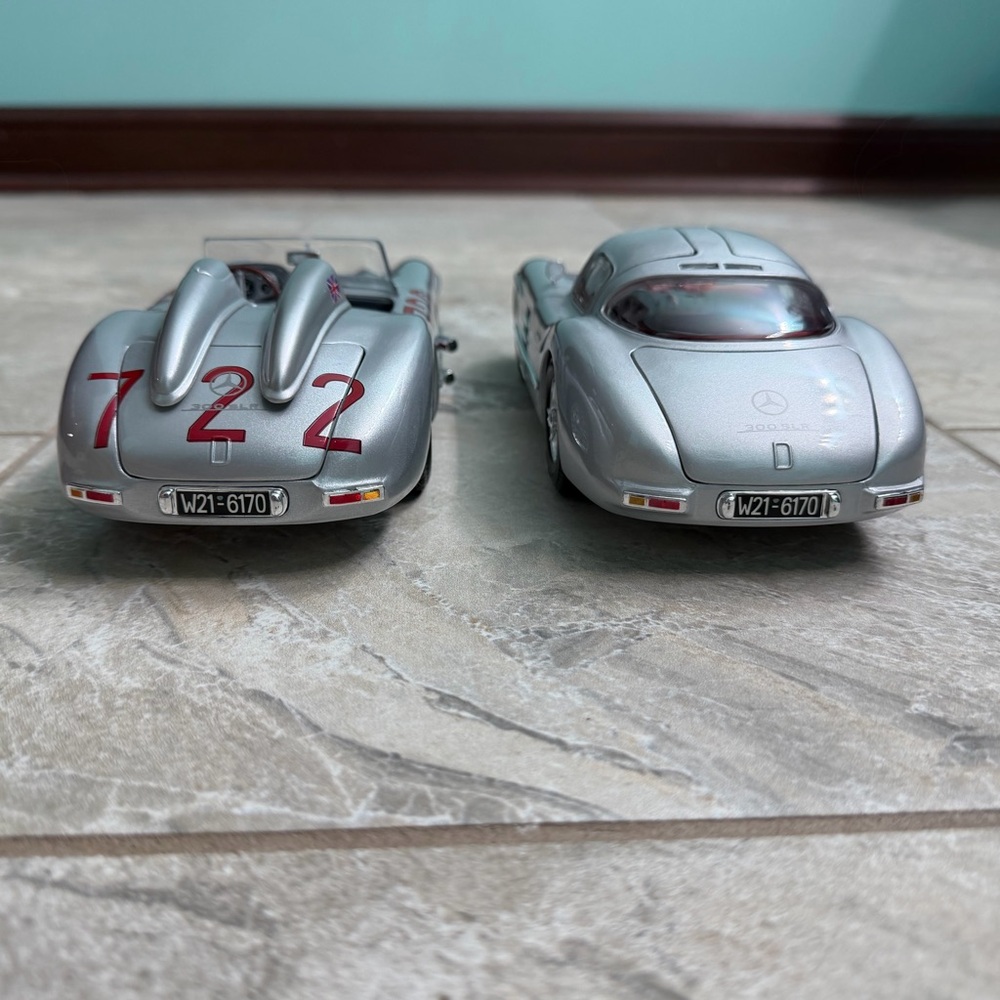Set of 2 Mercedes Benz 300 SLR Silver Diecast Cars - Picture 3 of 12
